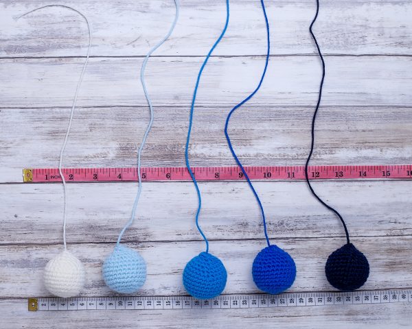 DIY-Montessori-Gobbi-Crochet-Mobile