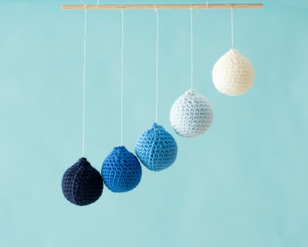 DIY-Montessori-Gobbi-Crochet-Mobile