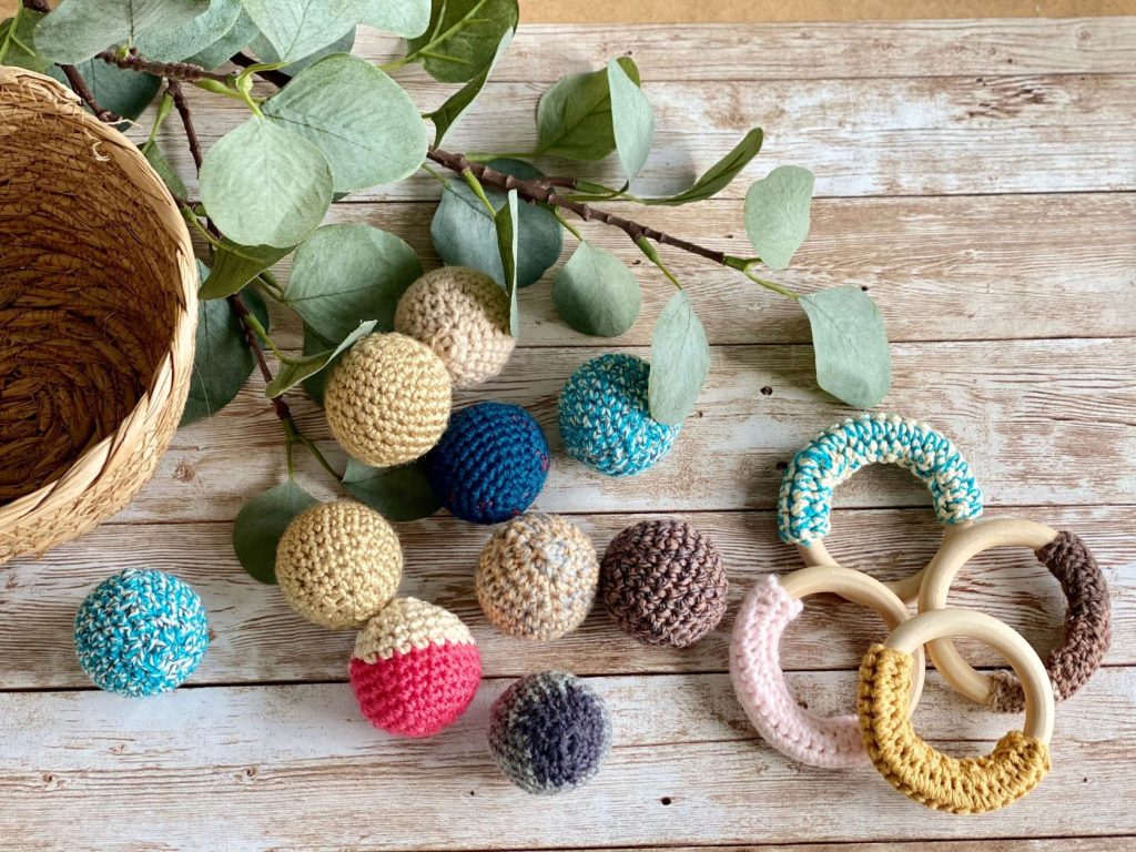 Crochet balls and rings - crochet baby toys hat are safe - horgolt babajátékok