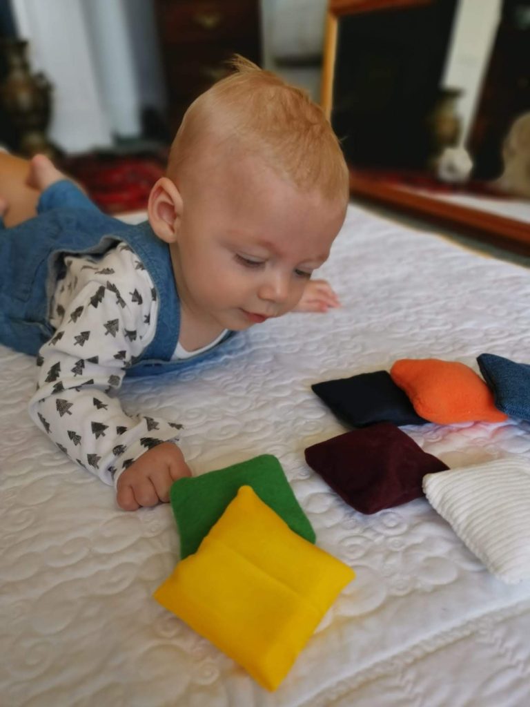 The Sensory Bean Bags are the perfect tummy time toys! - hasonfekvés