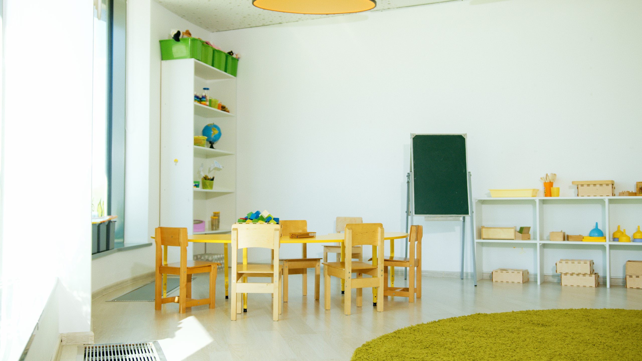 Cómo elegir estanterías Montessori para los más pequeños
